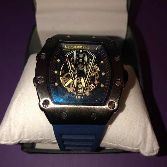 Luxury Watch - Picture 1 of 9